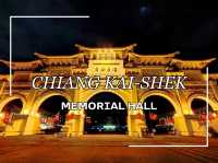 Chiang Kai-Shek Memorial Hall ในยามค่ำคืน
