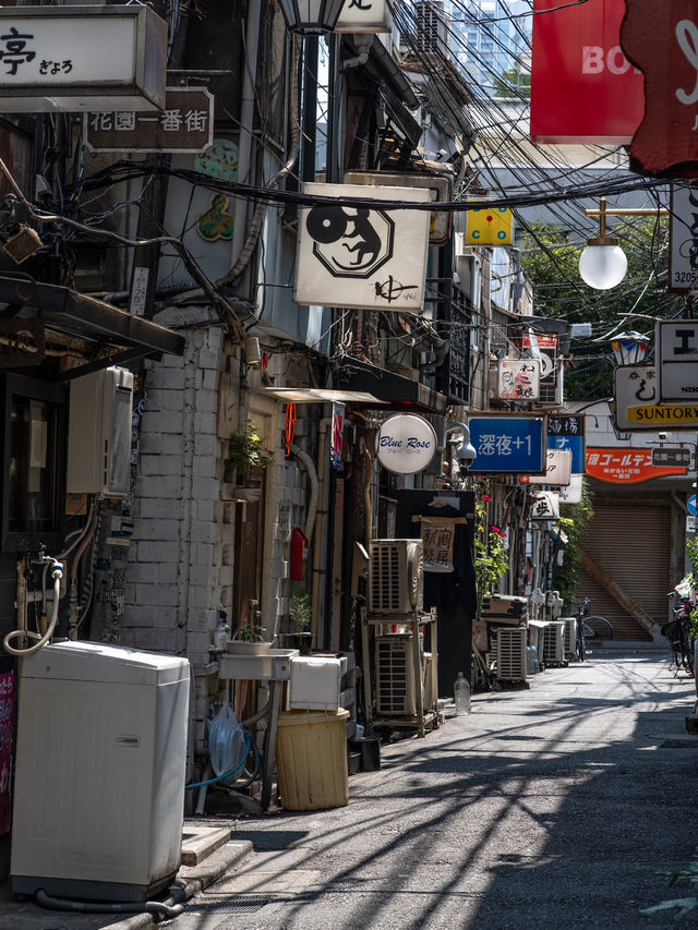 【新宿】新宿ゴールデン街：個性あふれるバーが集まる大人の隠れ家				
