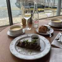 A memorable restaurant with a river view