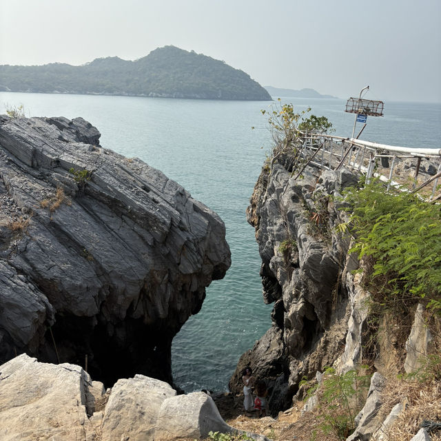 ถ้ำทะลุ ⛰️🌊@เกาะสีชัง, ชลบุรี