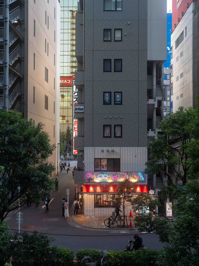 秋葉原スナップ – サブカルチャーの聖地を撮る