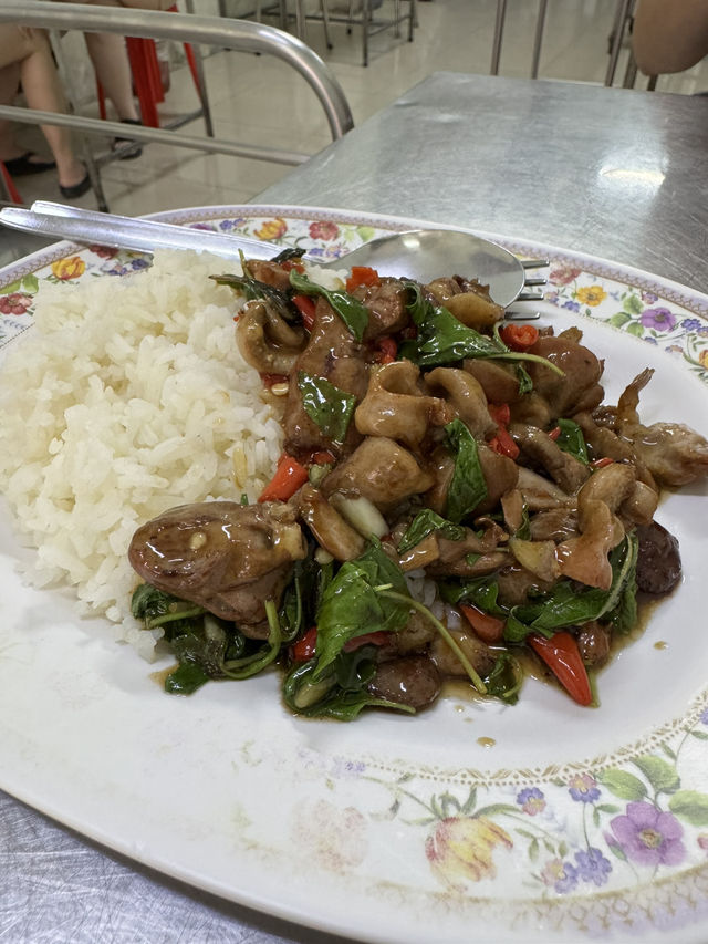 ร้านตามสั่งอร่อยโคราช  “ซ้อเรือง” มีดีที่หมูกรอบ🐷