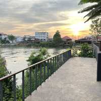 ร้านอาหารริมแม่น้ำ อยุธยา