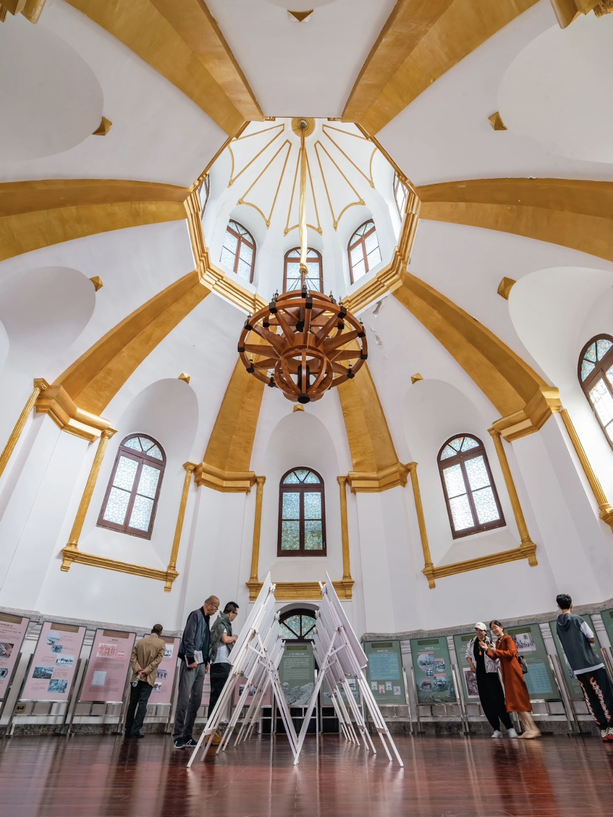 #discoverchina 
⛪️📸

Did you know Wuhan has a real-deal Russian Orthodox Church hidden in the heart of the city?
The Hankou Orthodox Church is the only one of its kind in Wuhan, with a magical blend of Russian-Byzantine architecture — straight out of a storybook!

Built back in 1885, this place has over 130 years of history, and is made up of a bell tower and the main church hall. Locals also call it the Alexander Nevsky Church.

If you're into:
European vibes
Historical architecture
Aesthetic photoshoots
…this spot is a must-go!
Visitor Info
Free Entry
Opening Hours:
Morning: 9:00–11:00
Afternoon: 14:30–16:30
Location: No. 38 Poyang Street, Jiang’an District, Hankou (very close to Xiananfang and Qingdao Road)
How to Get There
By Metro:
Take Line 2 or 6 → Get off at Jianghan Road Pedestrian Street Station (Exit C)
→ Walk or bike ~1km along Poyang Street
It was closed for years but is now open again, so it’s the perfect time to explore!
Tucked away from the crowds, this Wuhan secret spot offers peace, beauty, and a little European fantasy in the middle of the city.
#naturalwonders #travel 