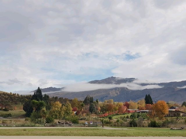Lake Hayes, a small lake in the Lake Wakatipu Basin.