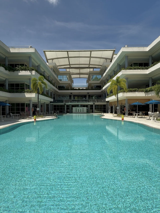 A Hidden Poolside Diner in Singapore You Didn’t Know Was Open to the Public