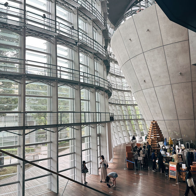 The National Art Center แค่เดินดูตึกก็คุ้มแล้ว