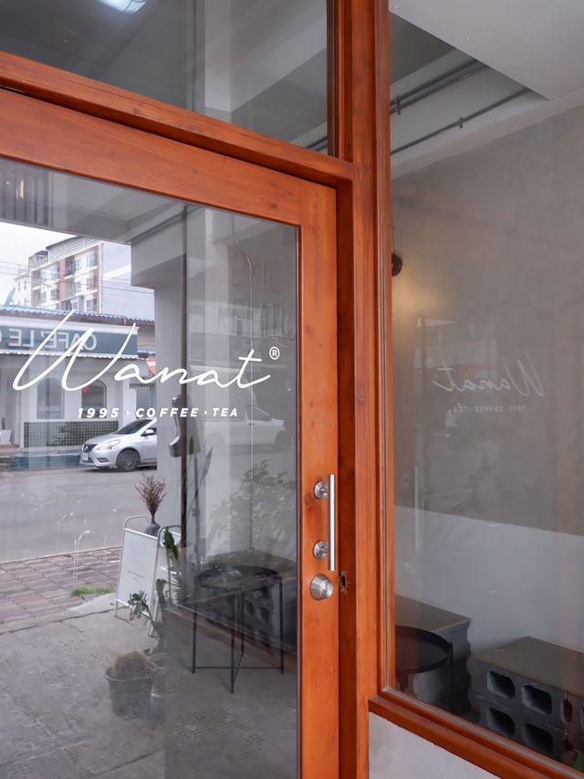 คาเฟ่เล็กๆ ใจกลางเมืองนครสวรรค์ •wanat cafe'•