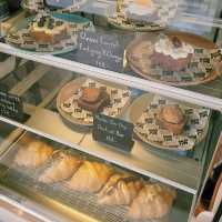 Warm.bkk : คาเฟ่สไตล์มินิมอลอบอุ่น