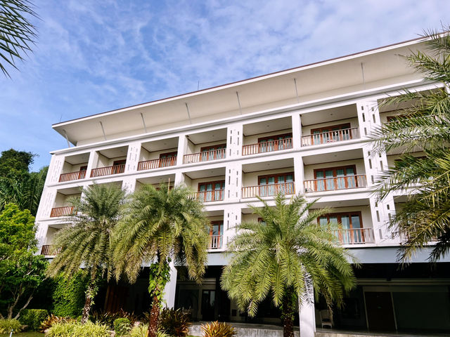 Nana Beach Hotel & Resort ชุมพร