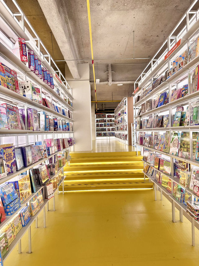 Reading in Color: A Quiet Escape at BookXcess Lalaport