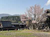⛰️ 白川郷・五箇山の合掌造り集落：雪国が育んだ日本の原風景 ❄️🏠