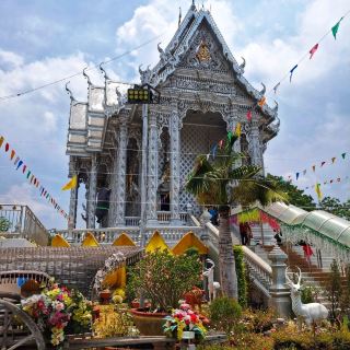 Pay homage to Luang Por Jai Dee Mang Mee Sri Suk at Wat Don Yai