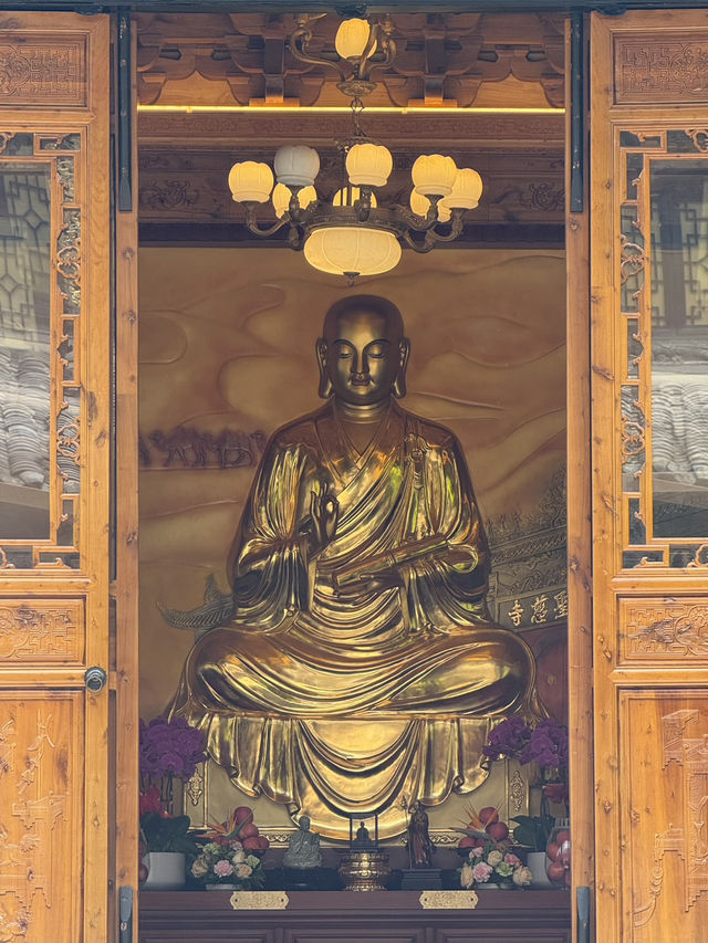 Serene temple next to busy Taikoo Li