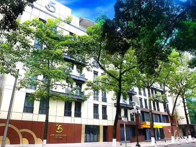"Guangzhou’s Artistic Gem on the Pearl River"
