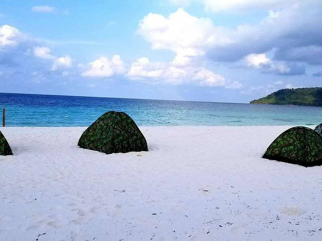 White sands, crystal-clear waters, and peaceful vibes at Koh Rong Island 🌴☀️