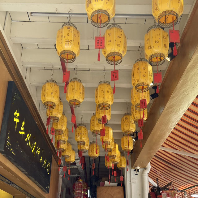 Vibrant Streets of Heritage: Exploring Chinatown Singapore