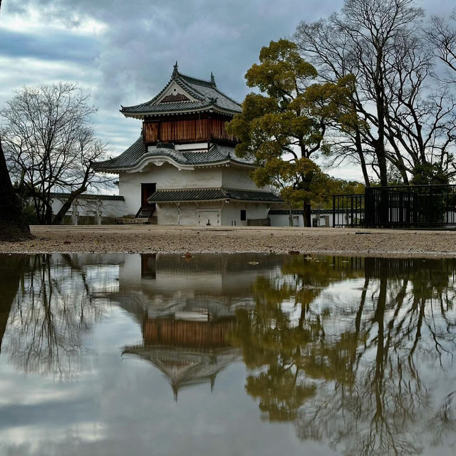  ### **🏯✨ Okayama Castle Weekend Escape: The "Crow Castle" & Garden Bliss