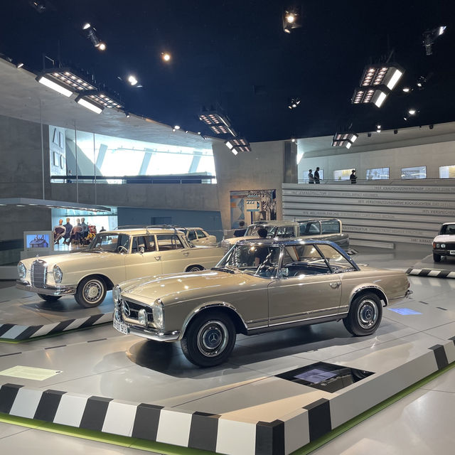  독일 슈투트가르트 메르세데스 벤츠 박물관 Mercedes-Benz Museum