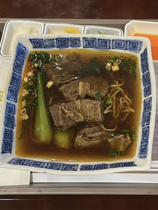 【圓山大飯店開箱｜帶孩子住進風水寶地，順便朝聖珍奶界的勞斯萊斯｜#珍妮游】