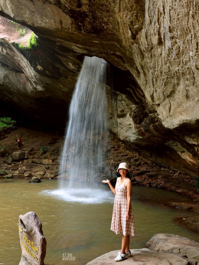 น้ำตกแสงจันทร์ อุทยานแห่งชาติผาแต้ม ทีเที่ยวอุบล