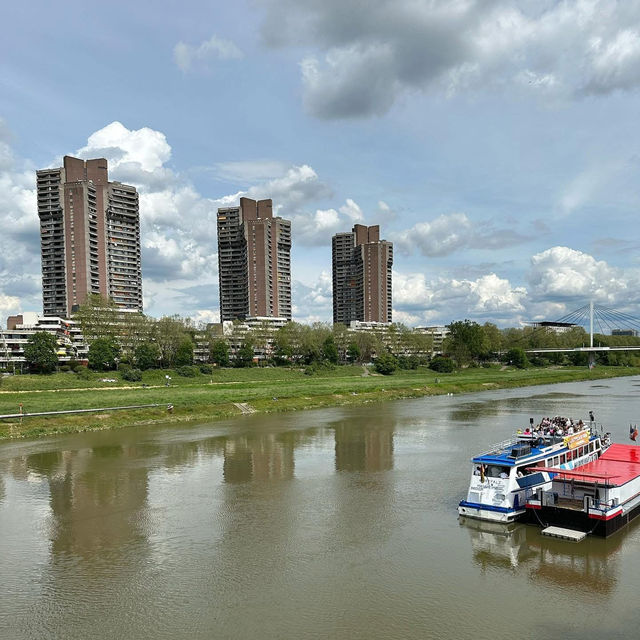 🚶‍♂️ “Gridlines and Graffiti: A City Walk Through Mannheim”