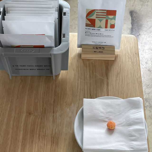 제주 여행 / 차분한 분위기에 맛난 디저트와 음료를 파는 카페 작은방