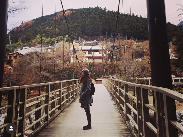 「東京近郊秘境｜御岳溪谷的紅葉與清流」 