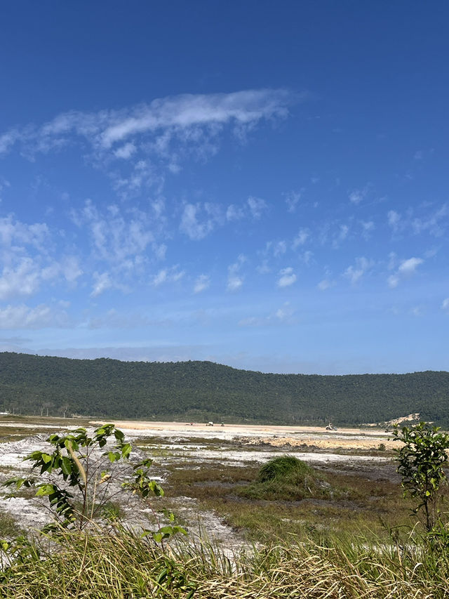 Party or Peace? Find Both on Koh Rong