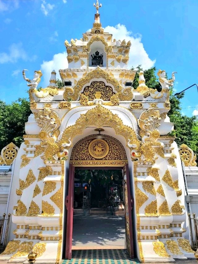 Temple Hopping in Chiang Mai’s Old Soul