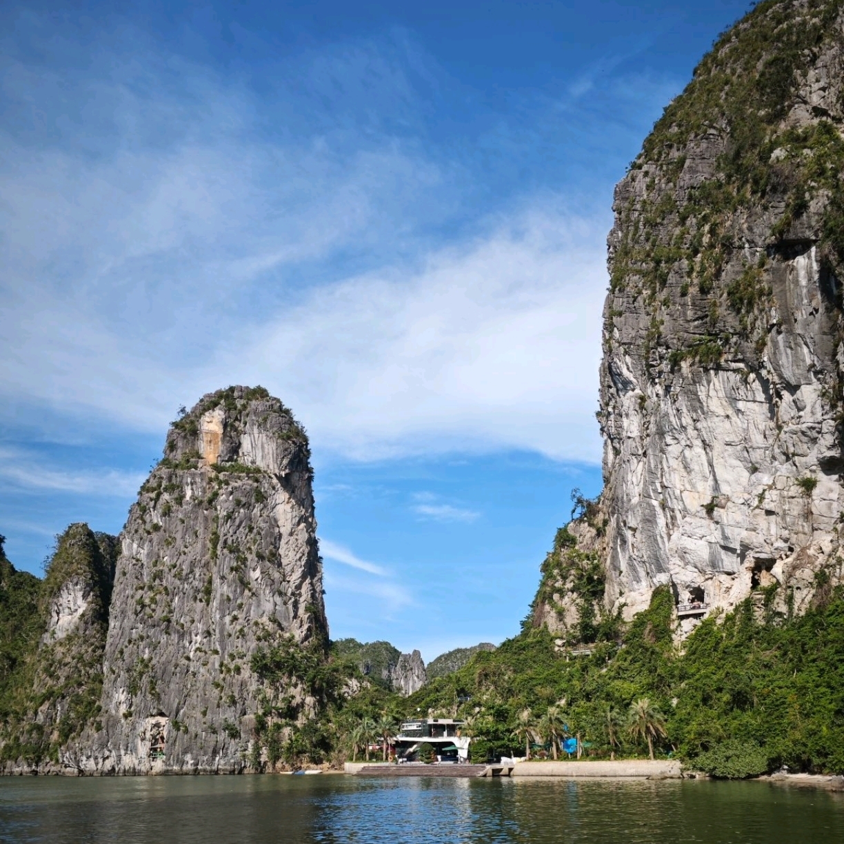 ล่องเรือครึ่งวันอ่าวฮาลอง