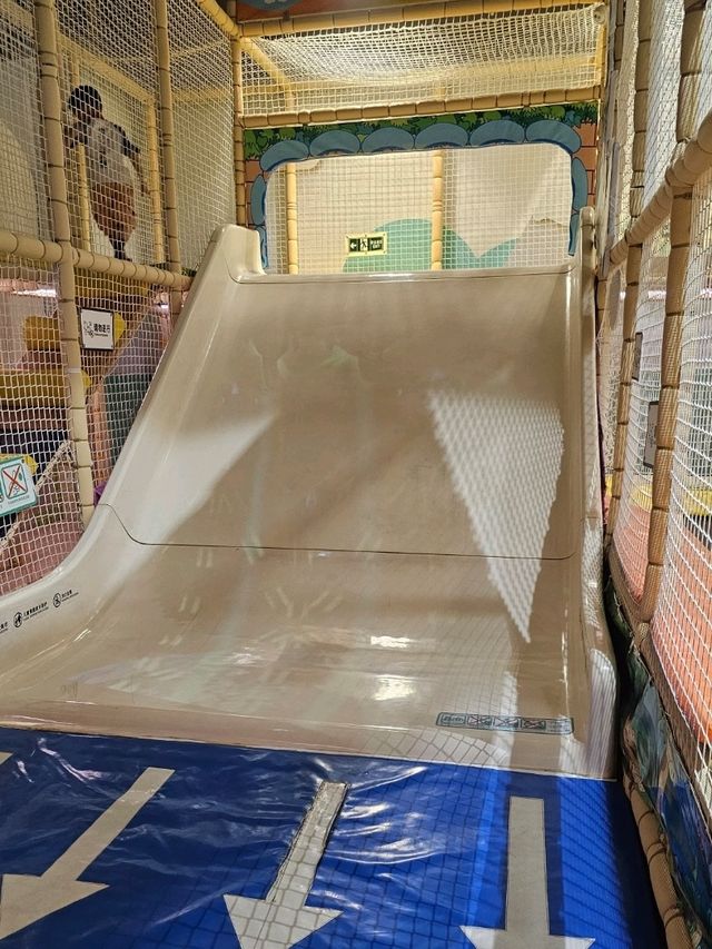 大人與細路都啱玩嘅室內遊戲機中心：星際傳奇