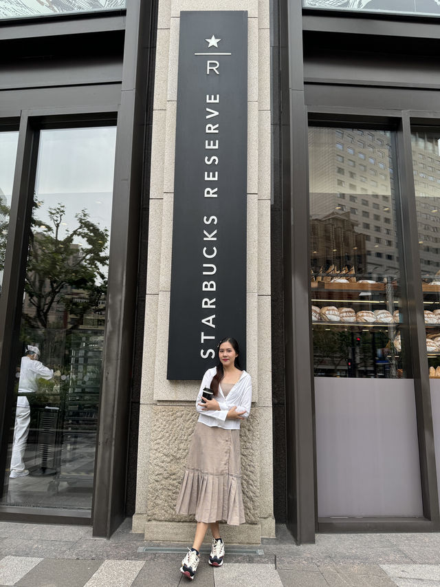 Starbucks ที่ใหญ่ที่สุดในเซี่ยงไฮ้