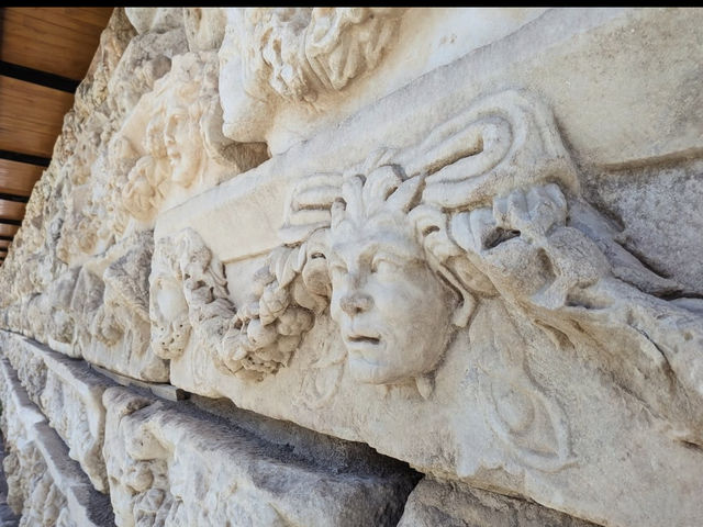 美と芸術が息づく古代都市、アフロディシアスで心を満たす旅。