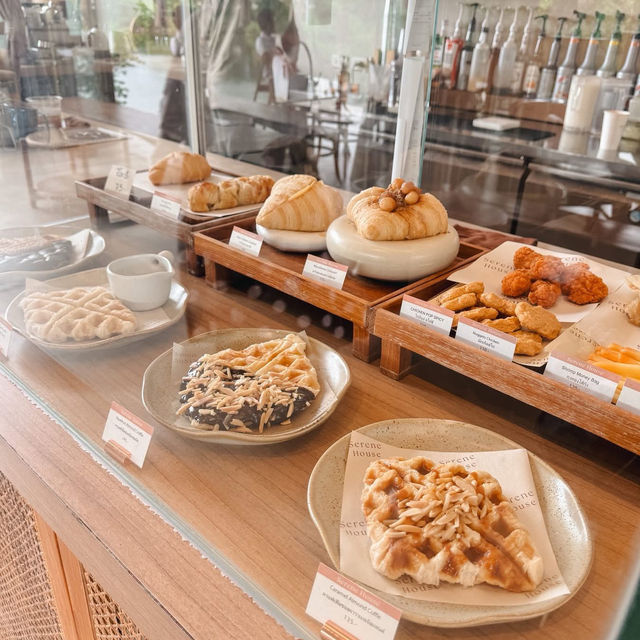 🌿☕️ Serene House Cafe ชลบุรี — โอเอซิสใจกลางเมือง