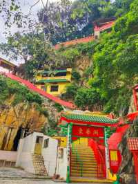 Dong Hua Cave Temple