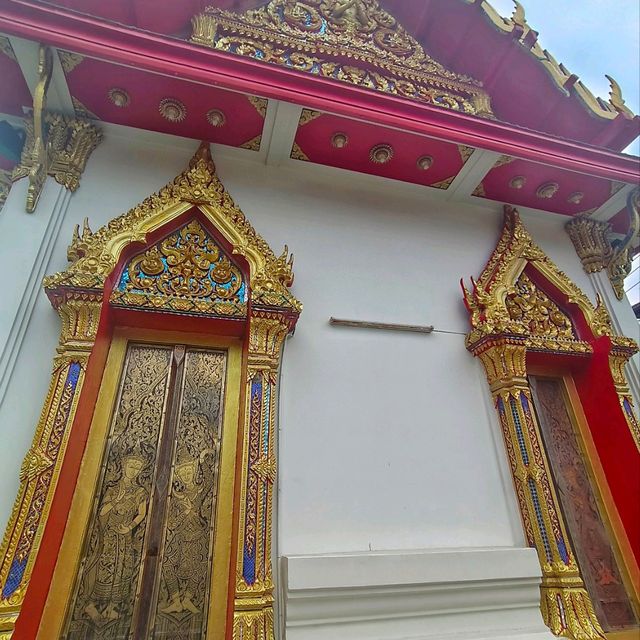 ไหว้พระ วัดลครทำ เขตบางกอกน้อย