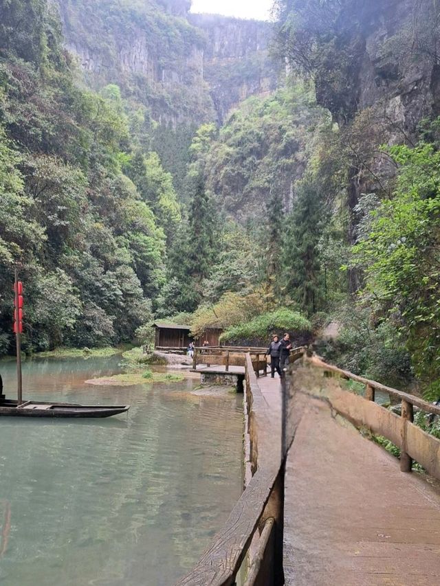 Three Natural Bridges เหมือนหลุดมาจากนิยาย