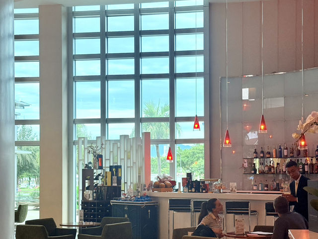 Riverside Comfort: Grand Mercure Danang Stay