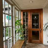 beautiful and spacious eatery
