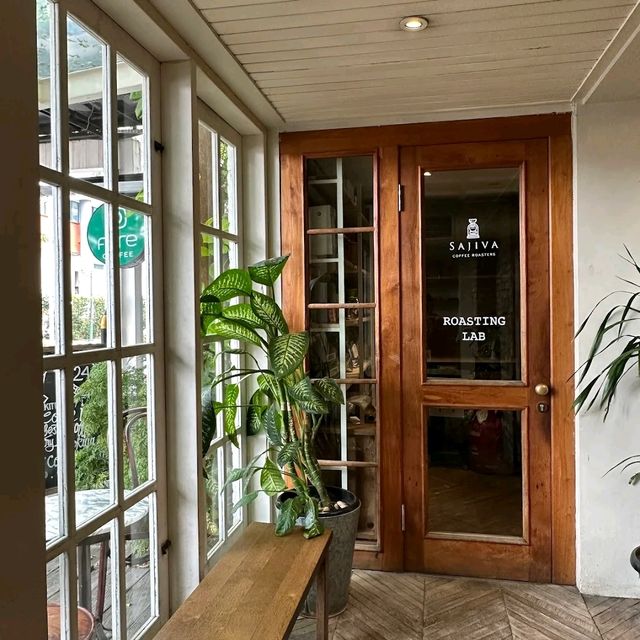 beautiful and spacious eatery