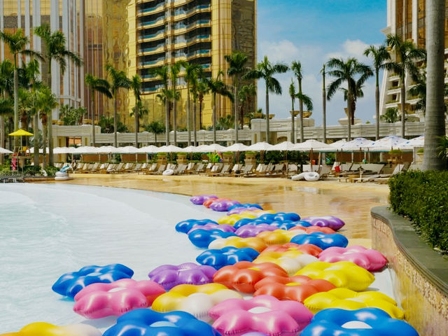 Dive into Eason Chan's World at the FEAR and DREAMS Beach Installation! Dive into Eason Chan's World at the FEAR and DREAMS Beach Installation!