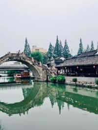 A Historical Labyrinth of Bridges and Ancient Halls
