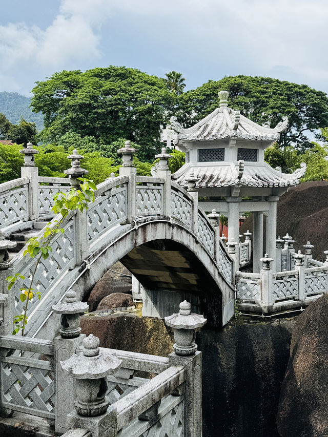 The Guardians of Kek Lok Si