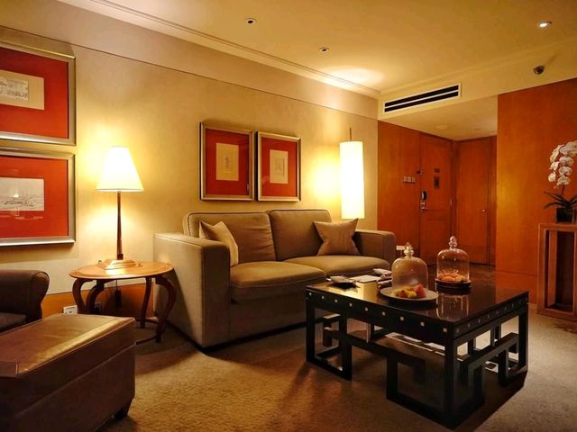 A Timeless Luxury Stay at Mandarin Oriental Hong Kong