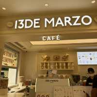 พาเที่ยวคาเฟ่หมีเกาะแก้ว 13DE MARZO 🐻🥤