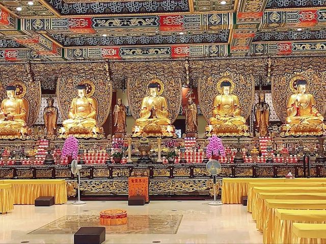  Ascend to Serenity at Tian Tan Buddha
