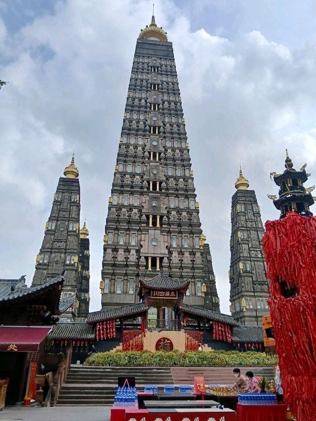 ที่เที่ยวในเฉิงตู วัดหลงซิง (龙兴寺)