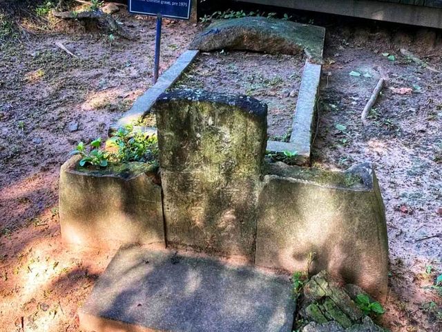 Choeung Ek Memorial Stupa – Remembering Cambodia’s Past 🕊️