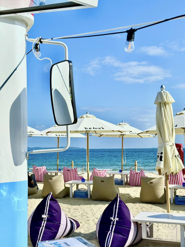 Wait for a sunny day and take you to the beach to relax✨